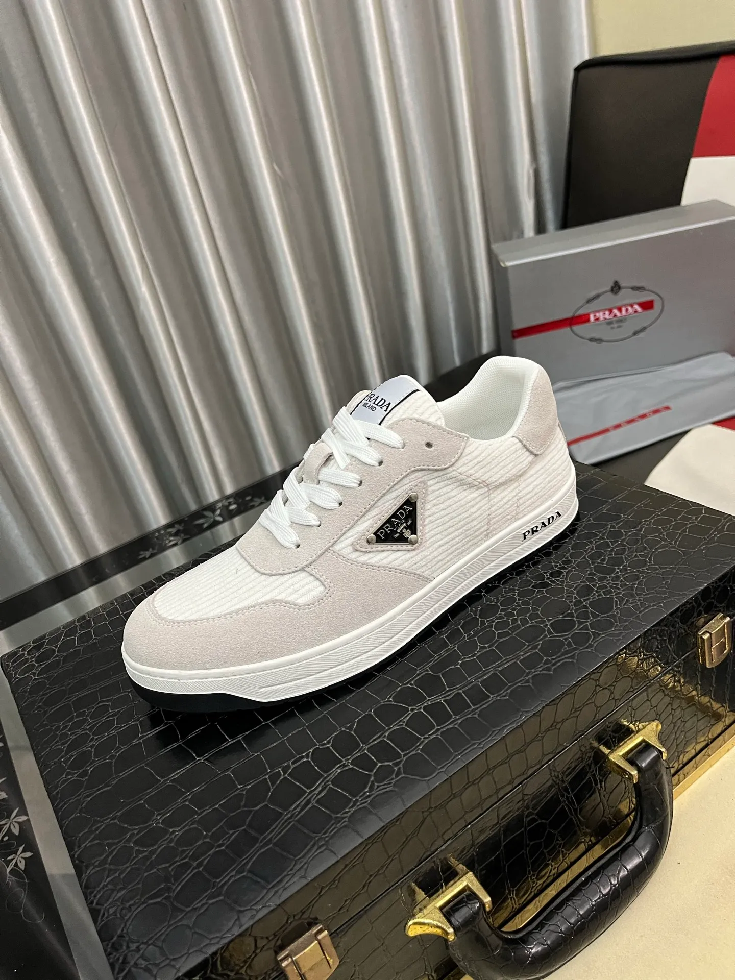 Men's shoes 💰380⌚️⌚️【PRADA】Prada casual shoes, originally developed 1:1, made of high-mercerized cowhide with imported cowhide, silk sheepskin lining, rubber outsole, comfortable and soft on the foot, size: 38-444️⃣Colors available